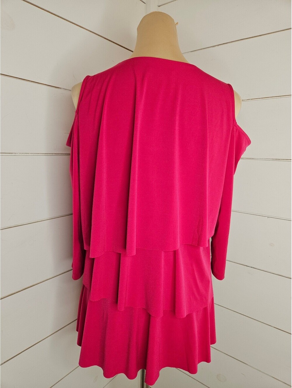 Susan Graver Liquid Knit small pink tiered & ruffled top with cold shoulders - Picture 3 of 5
